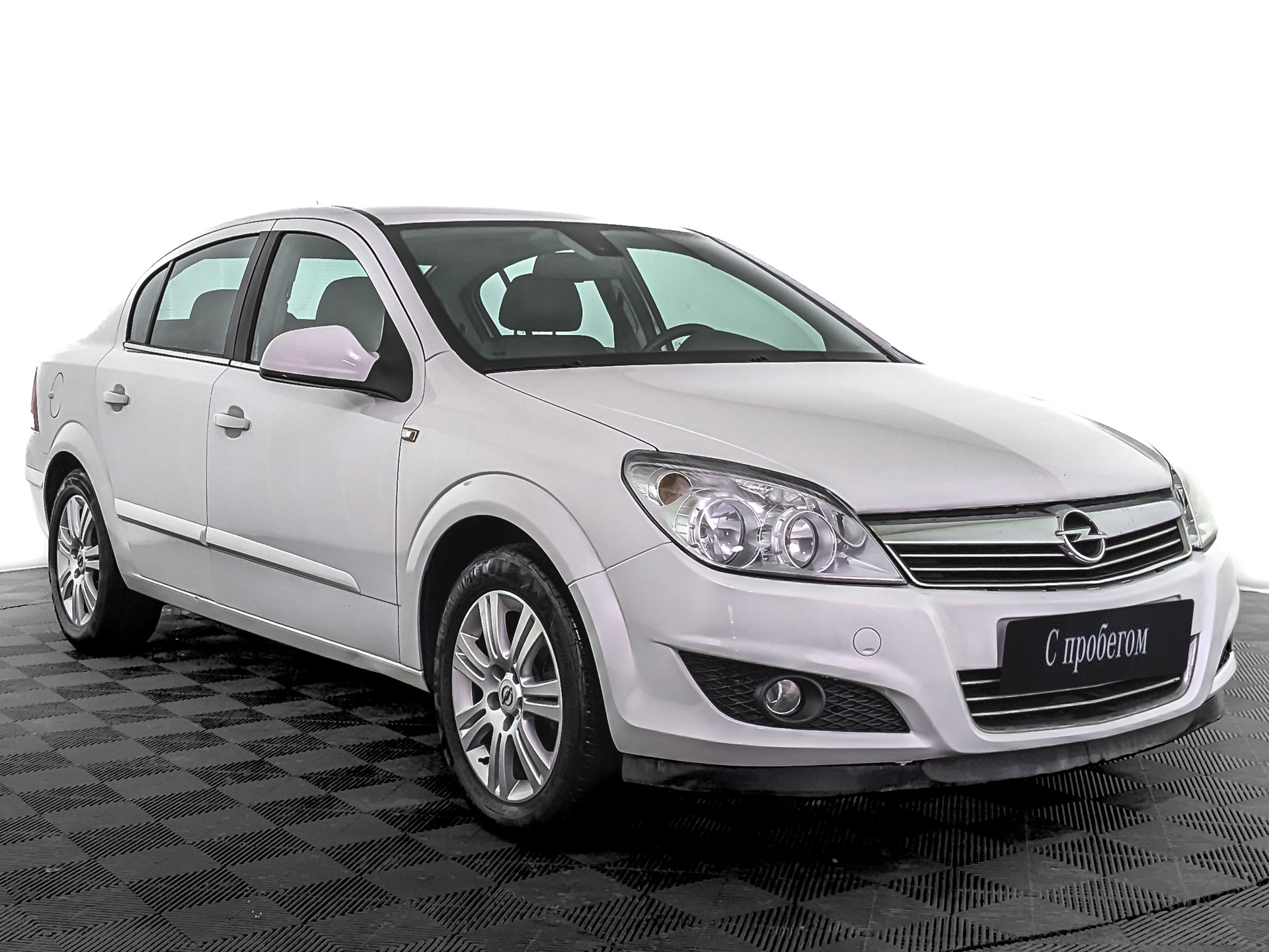 Opel Astra Белый, 2011, 65 299 км