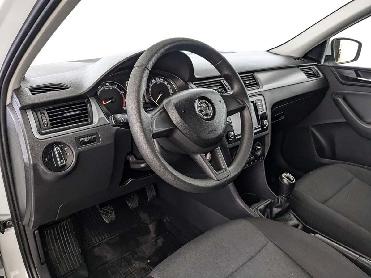 Skoda Rapid Белый, 2019, 251 985 км