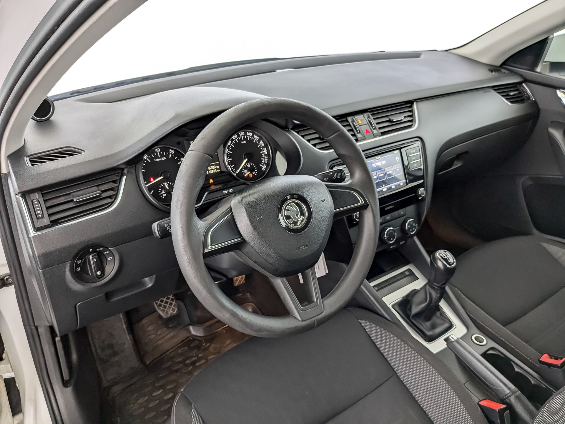 Skoda Octavia Белый, 2017, 216 925 км