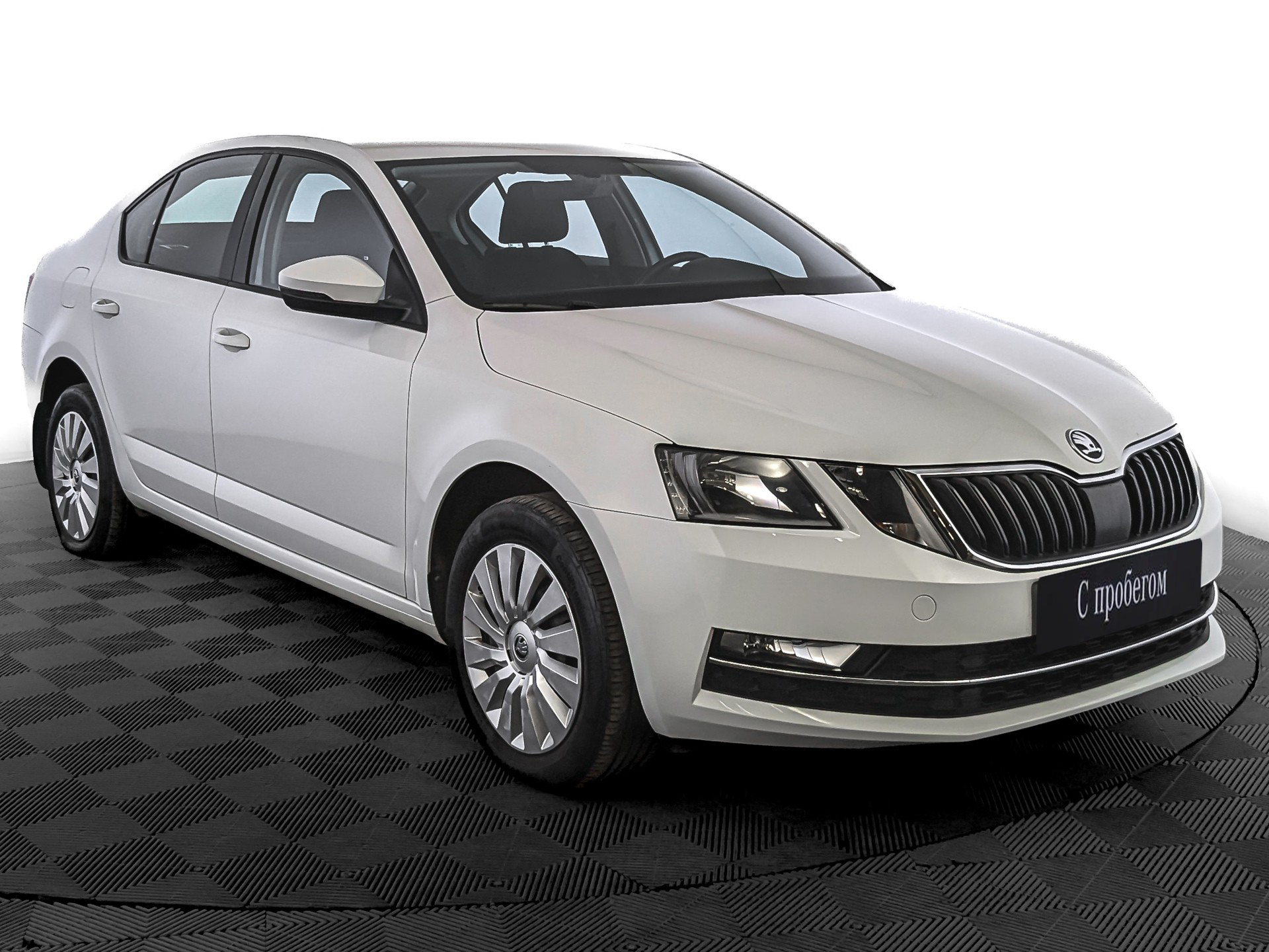 Skoda Octavia Белый, 2018, 74 475 км