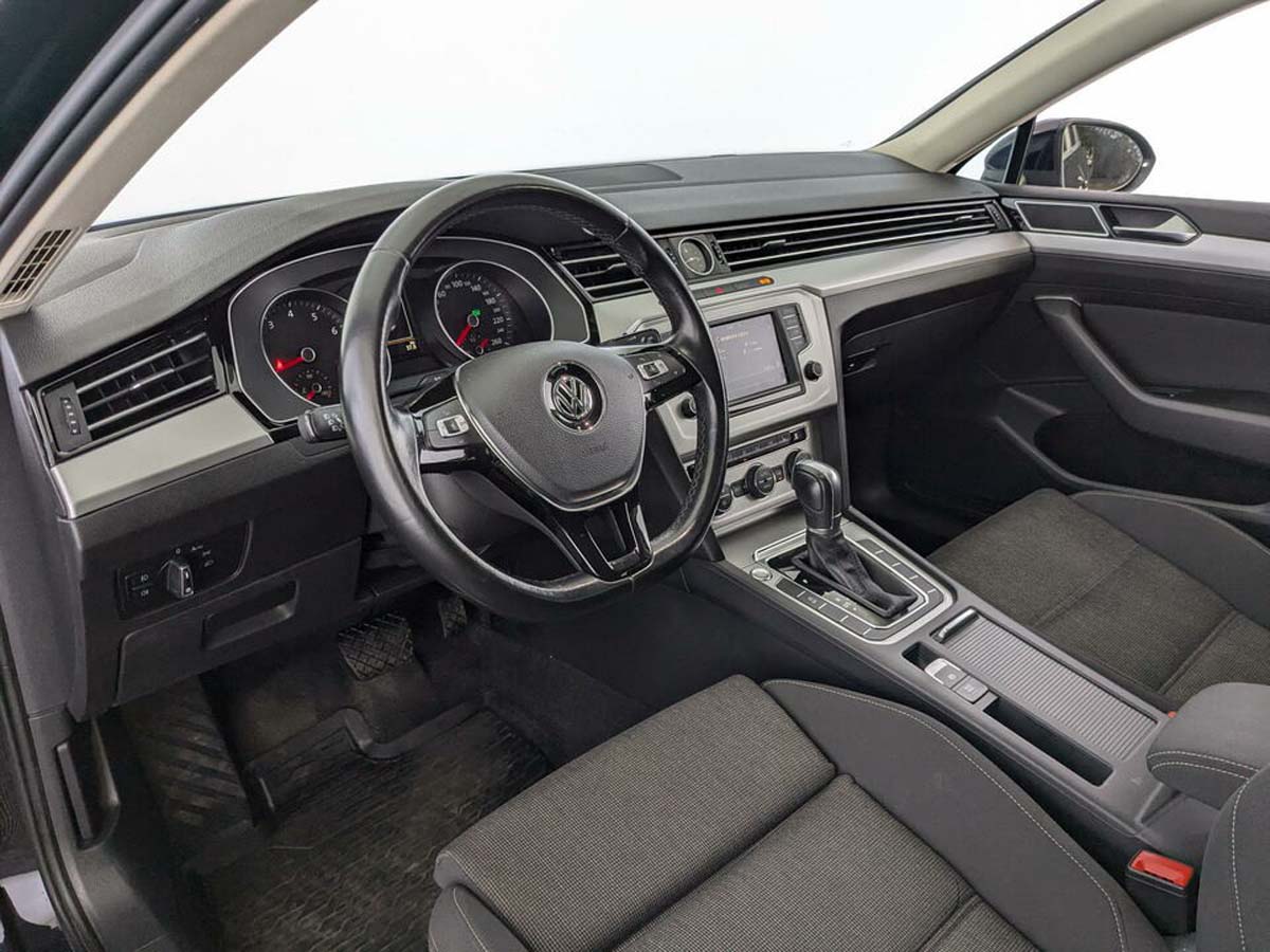 Volkswagen Passat Черный, 2015, 124 124 км