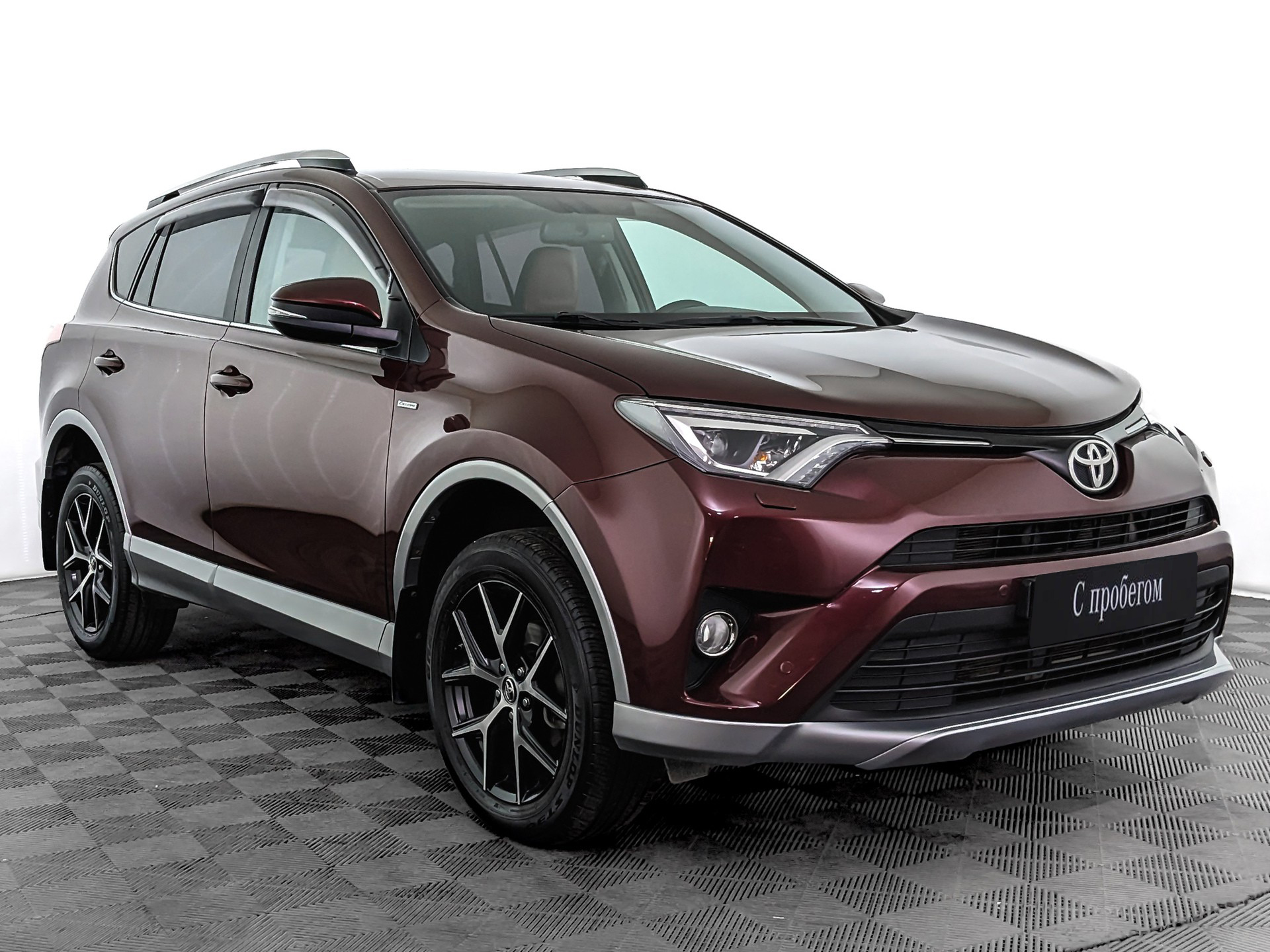 Toyota RAV4 Красный, 2017, 60 238 км