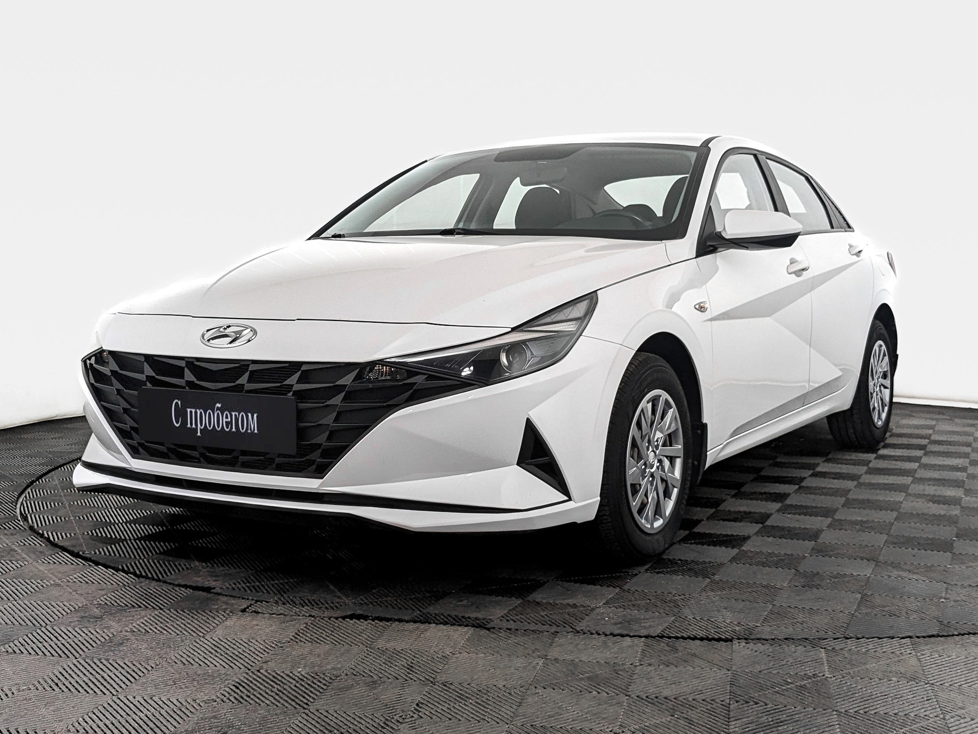 Hyundai Elantra Белый, 2021, 51 551 км