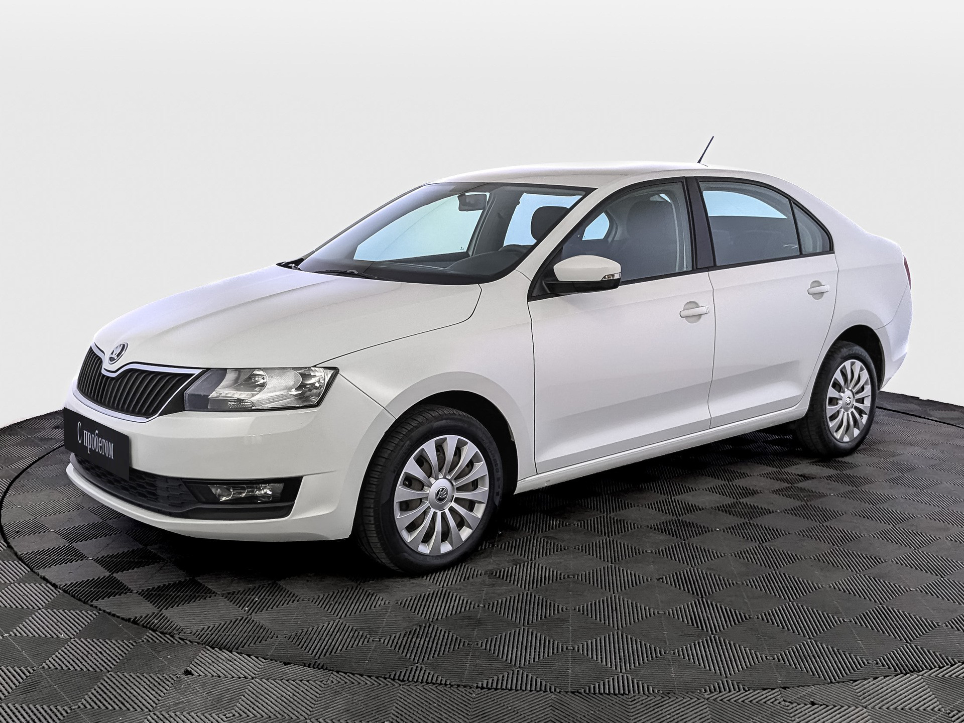 Skoda Rapid Белый, 2019, 33 818 км