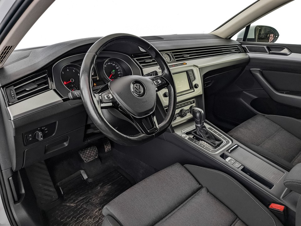 Volkswagen Passat Белый, 2016, 99 867 км