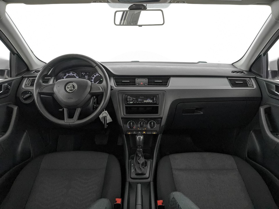 Skoda Rapid Белый, 2019, 77 667 км