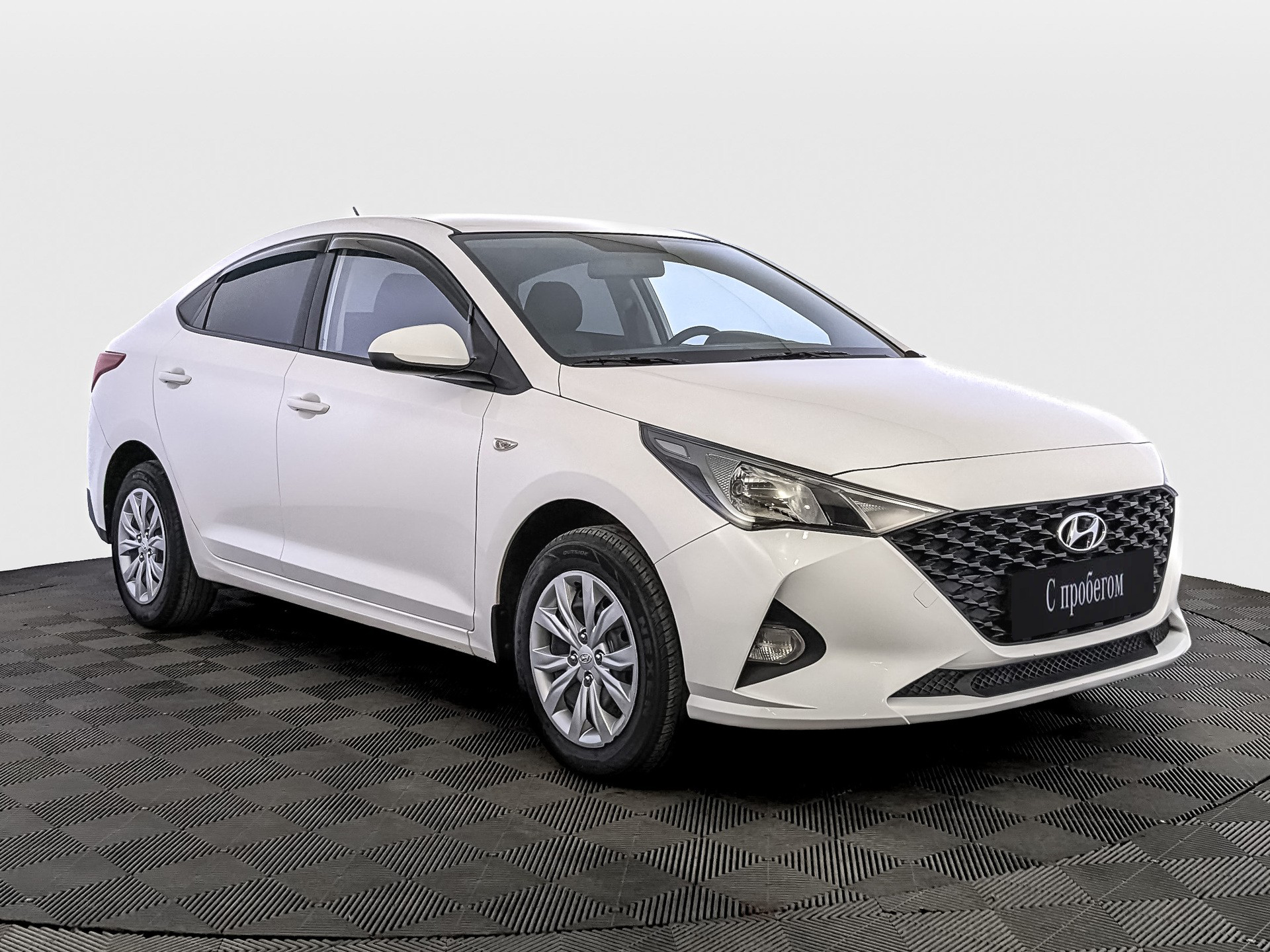 Hyundai Solaris Белый, 2022, 67 372 км