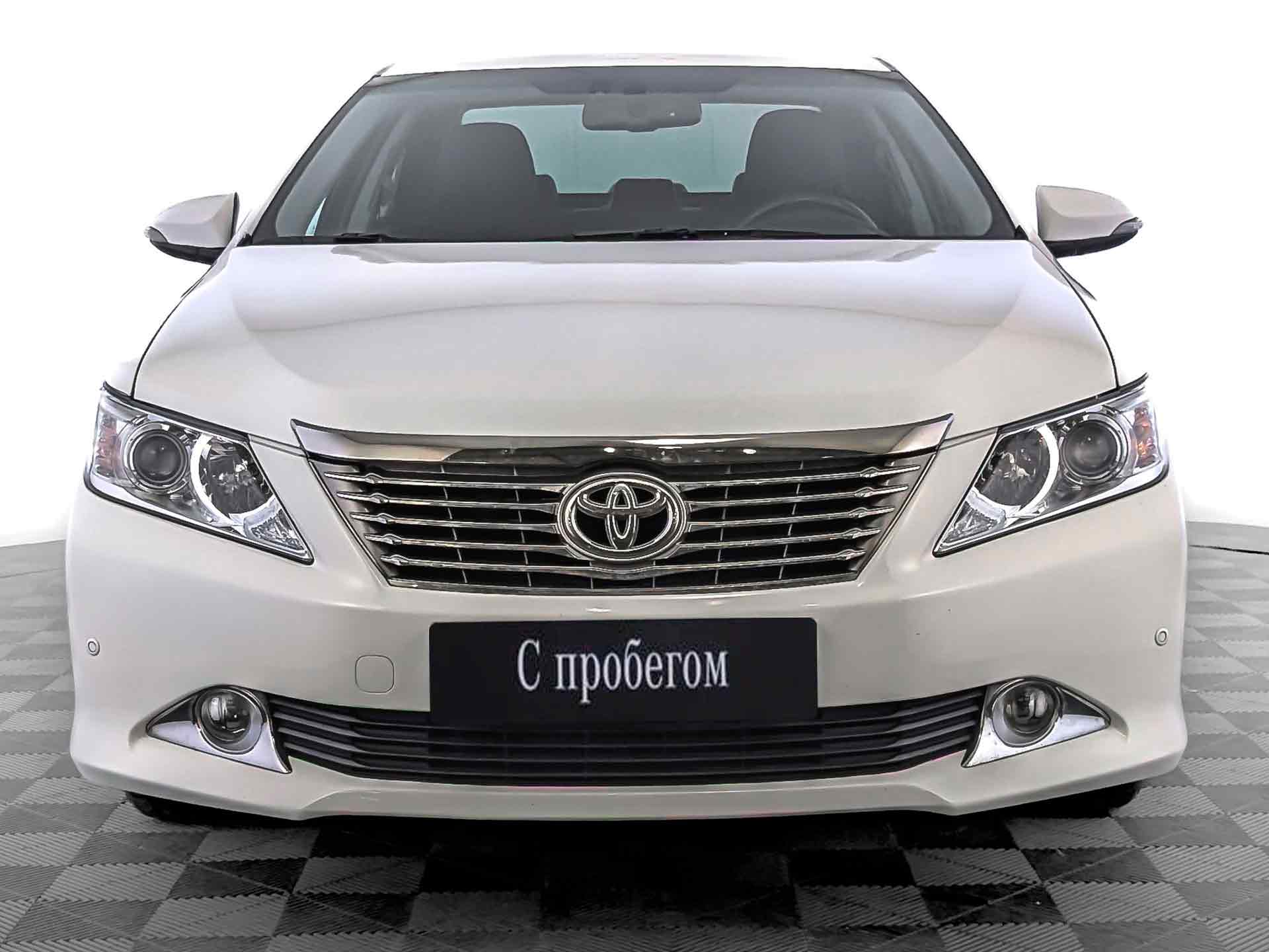 Toyota Camry Белый, 2014, 56 794 км