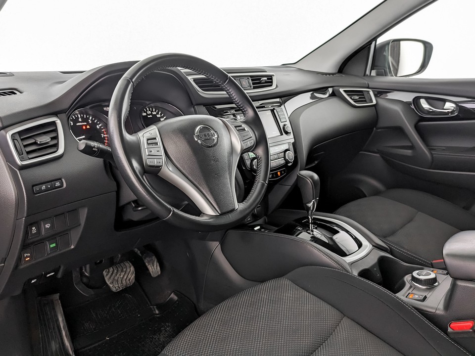 Nissan Qashqai Серебряный, 2017, 60 946 км