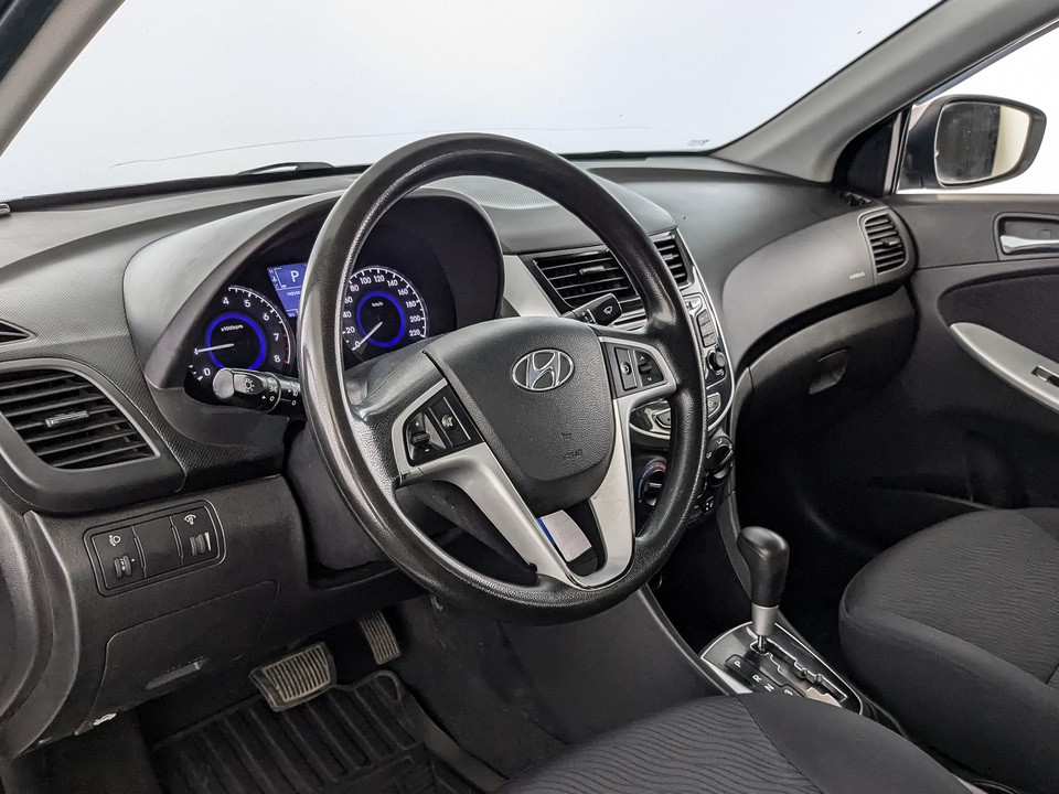 Hyundai Solaris Серебристый, 2012, 193 166 км