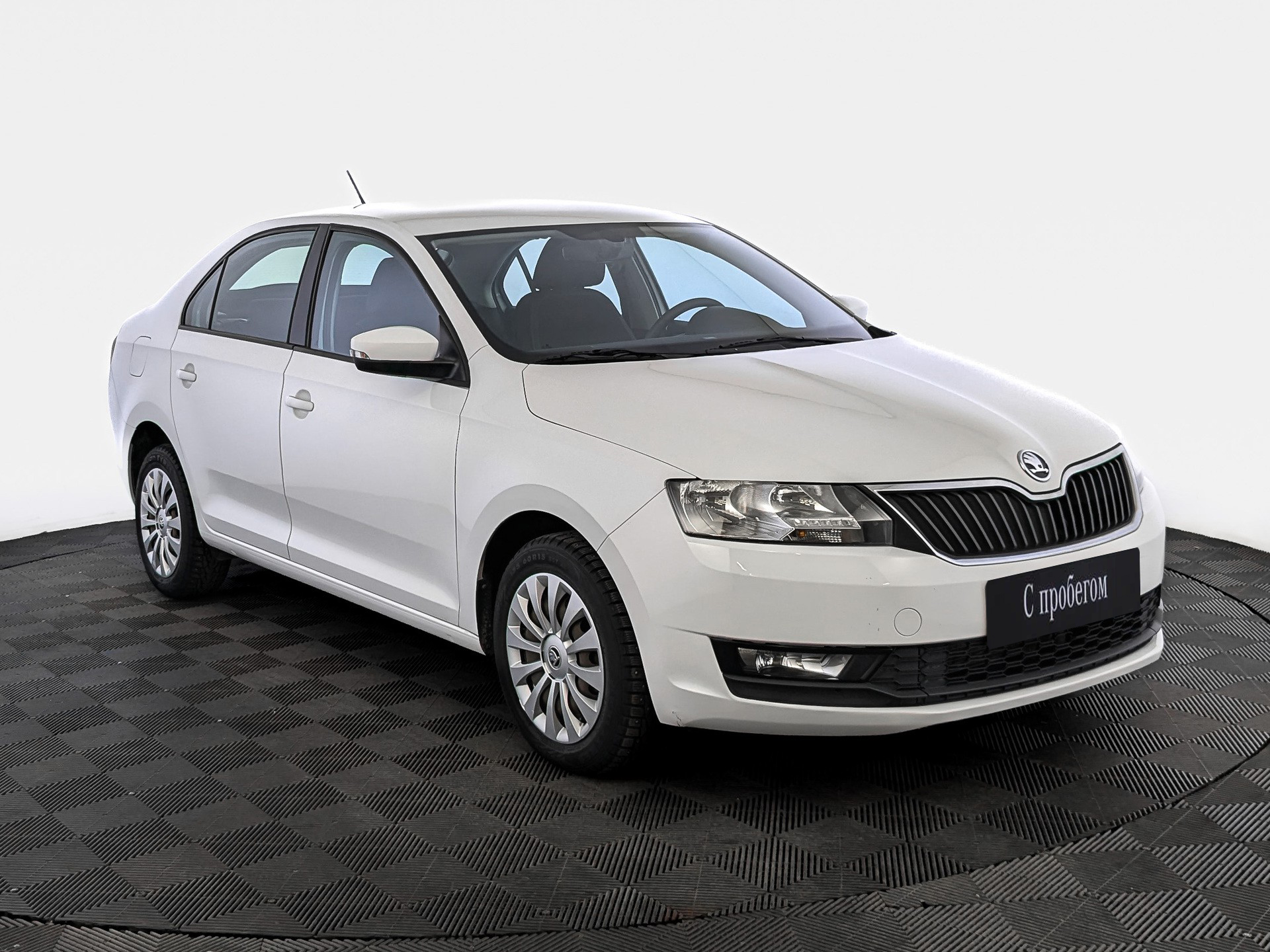 Skoda Rapid Белый, 2019, 80 551 км