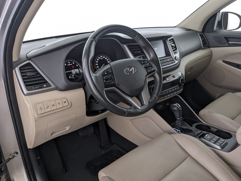 Hyundai Tucson Бежевый, 2017, 68 501 км