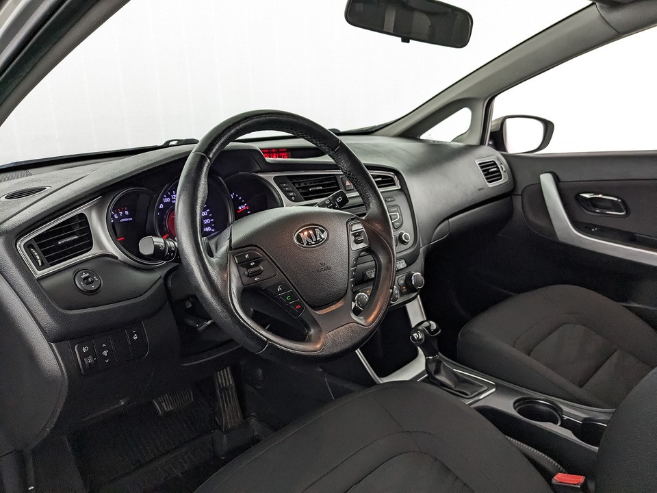 Kia Ceed Бежевый, 2016, 69 620 км