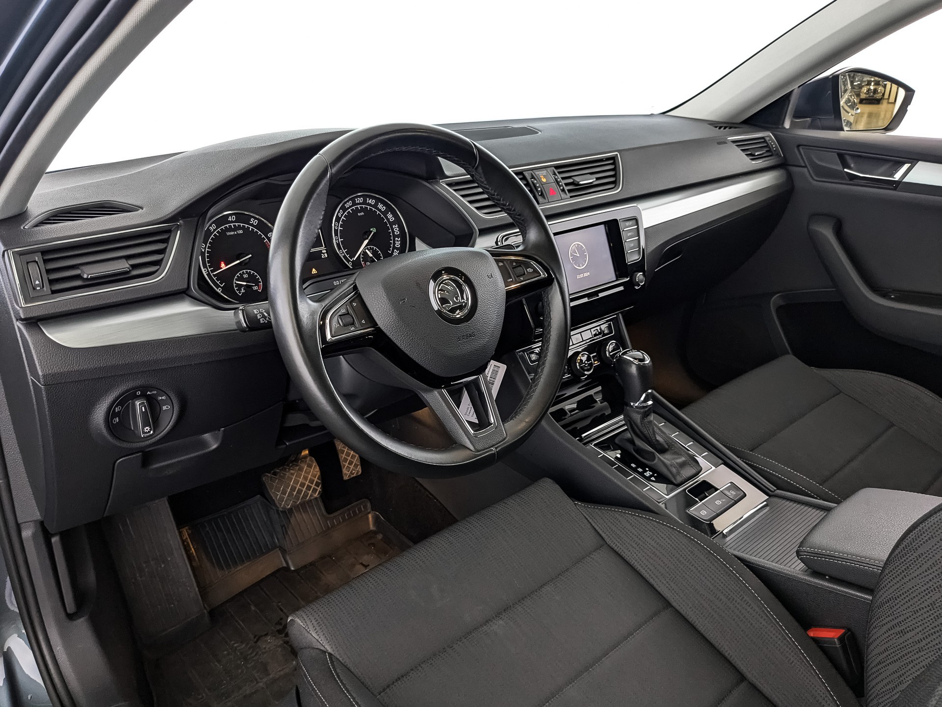 Skoda Superb серый, 2019, 44 512 км