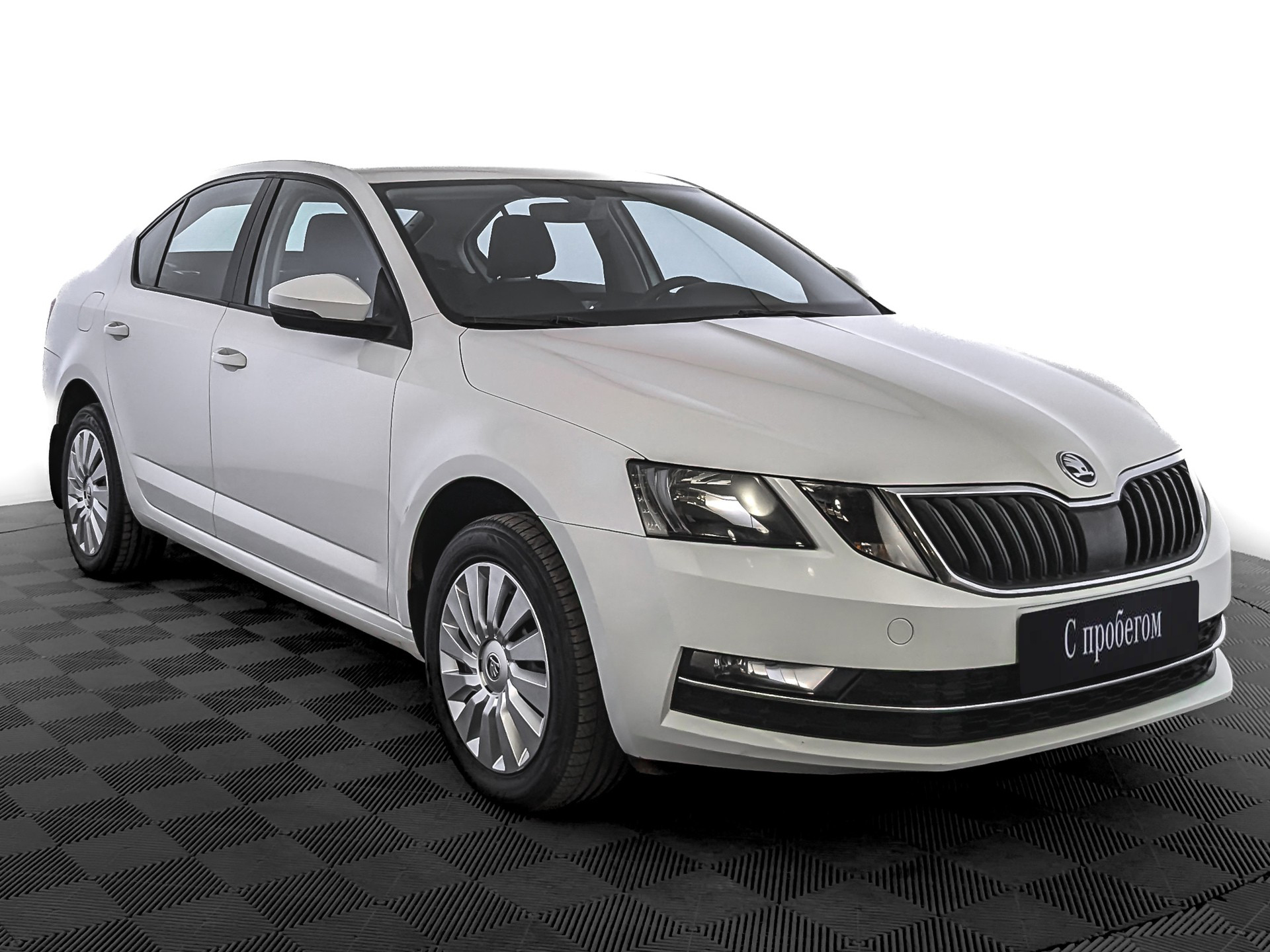 Skoda Octavia Белый, 2018, 162 046 км