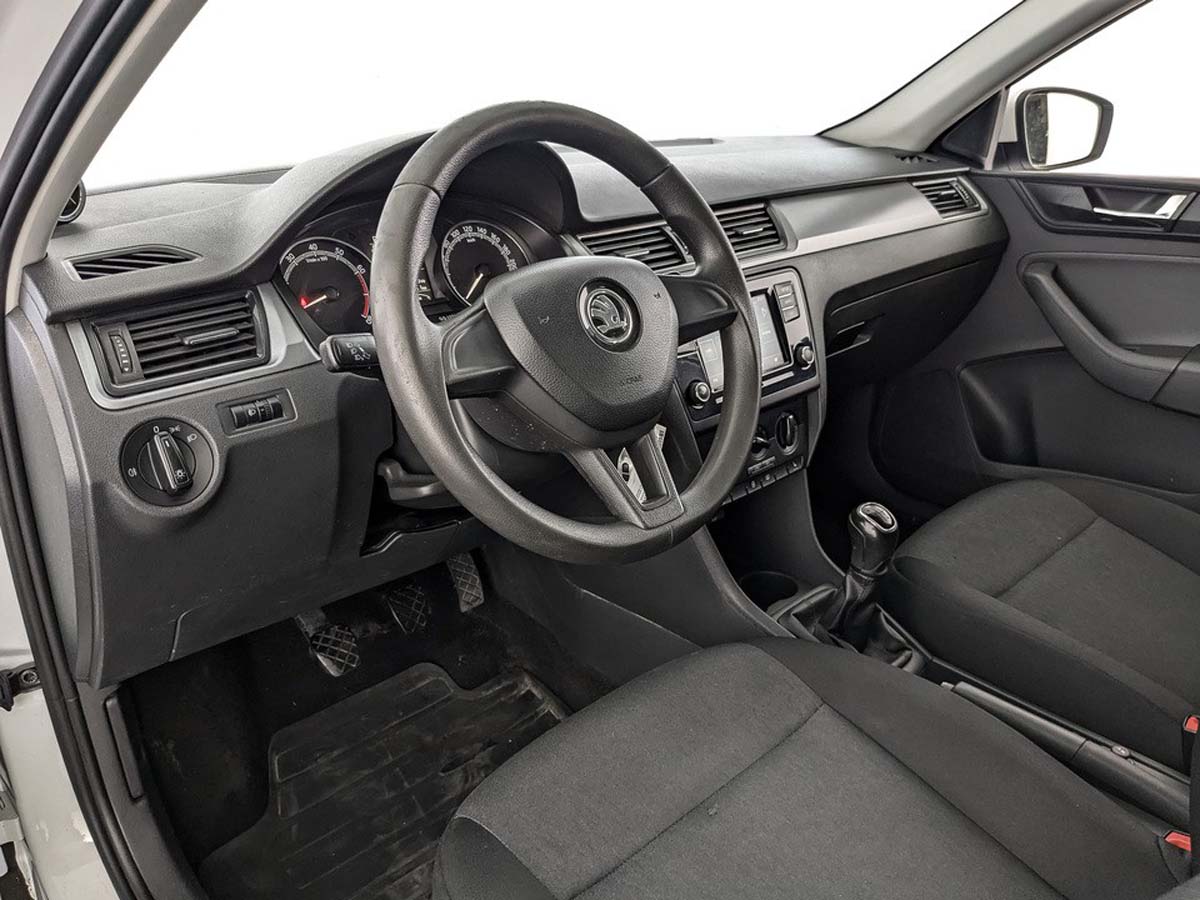 Skoda Rapid Белый, 2019, 193 661 км