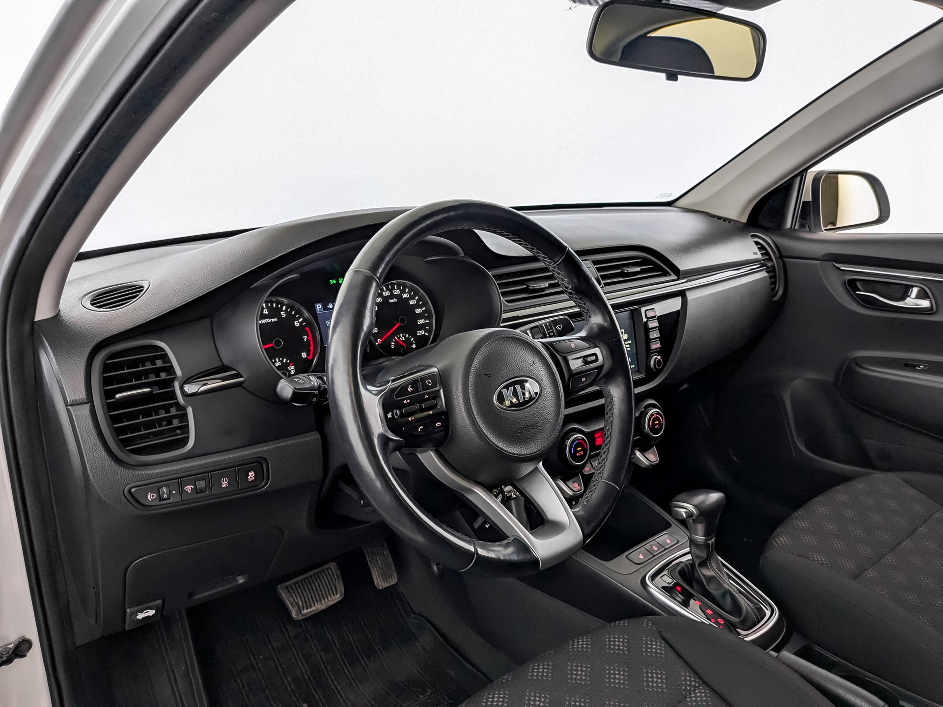 Kia Rio Серебряный, 2018, 90 000 км