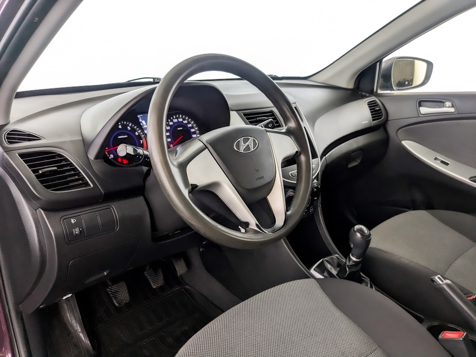 Hyundai Solaris Фиолетовый, 2013, 168 094 км