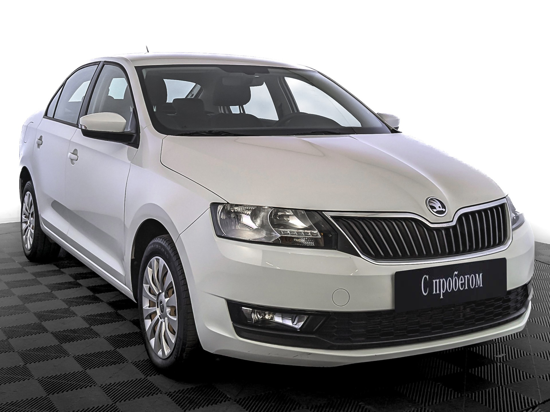 Skoda Rapid Белый, 2019, 86 418 км