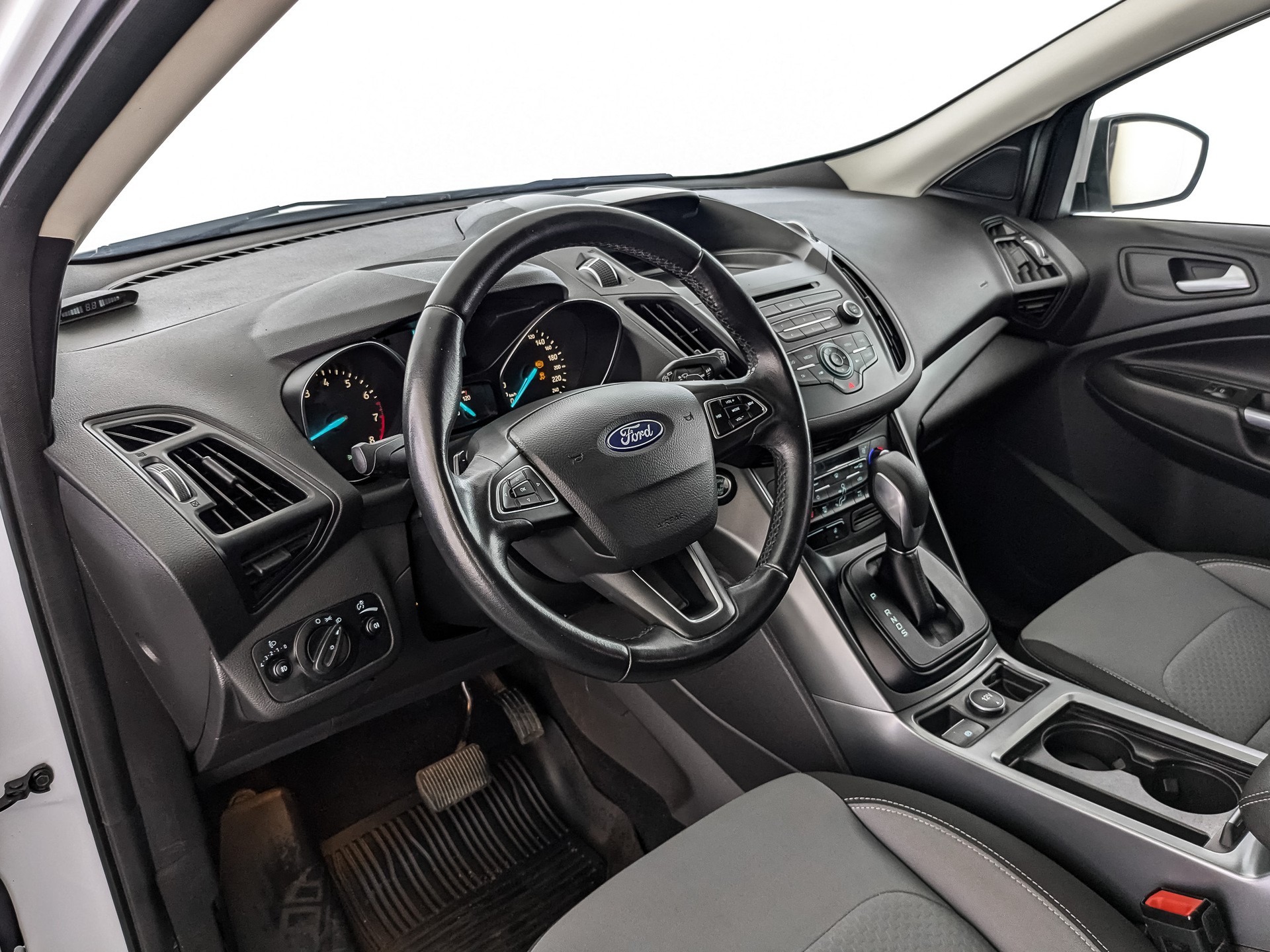 Ford Kuga белый, 2017, 132 705 км