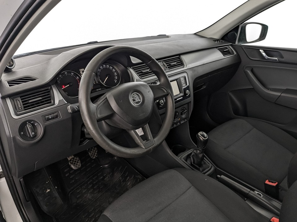 Skoda Rapid Белый, 2017, 282 459 км