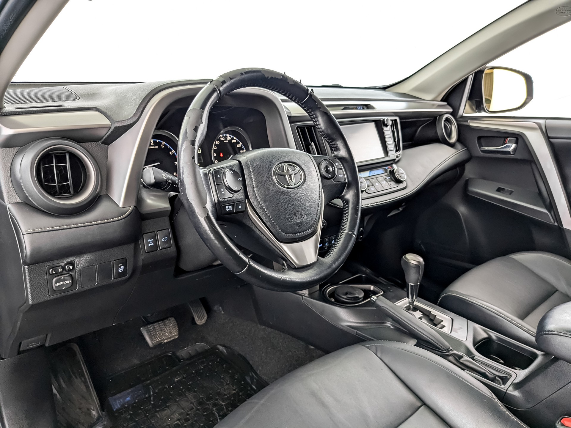 Toyota RAV4 Черный, 2017, 135 238 км