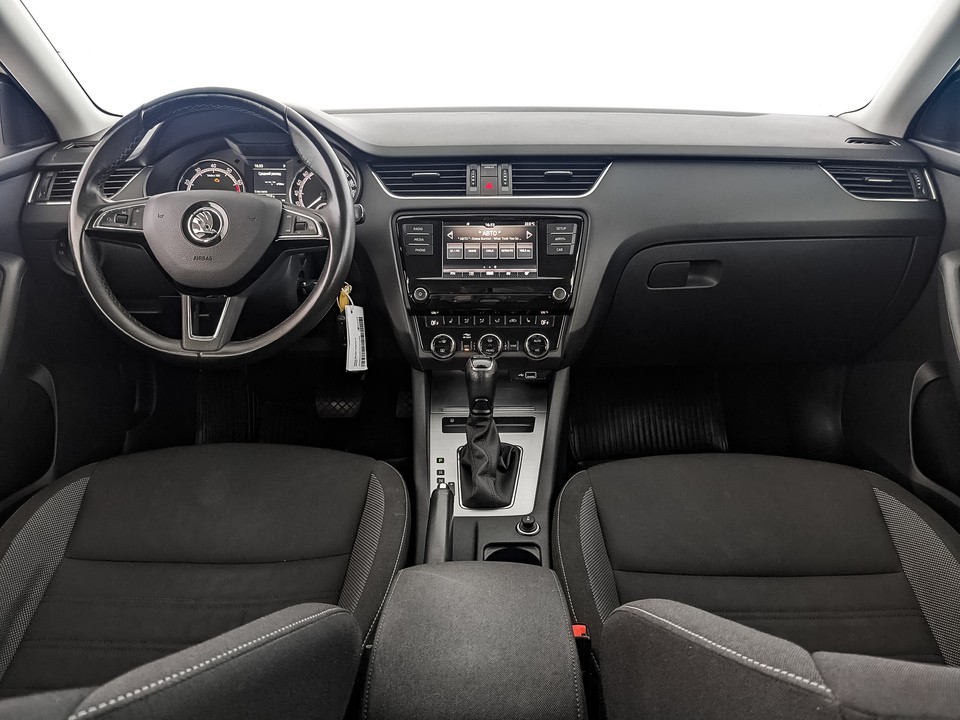 Skoda Octavia Белый, 2018, 118 901 км