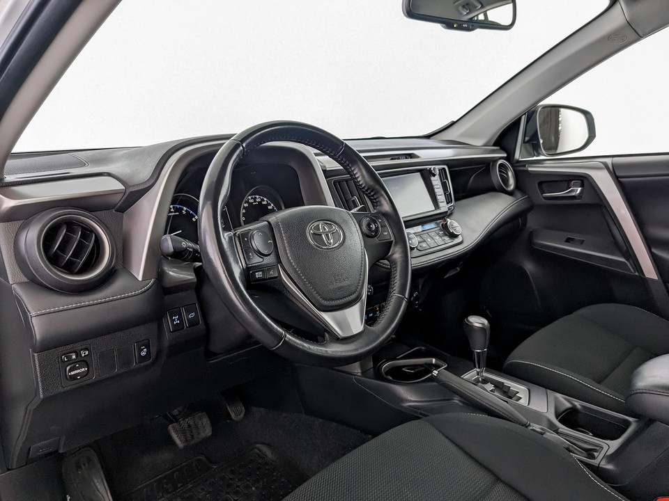 Toyota RAV4 Белый, 2019, 139 115 км