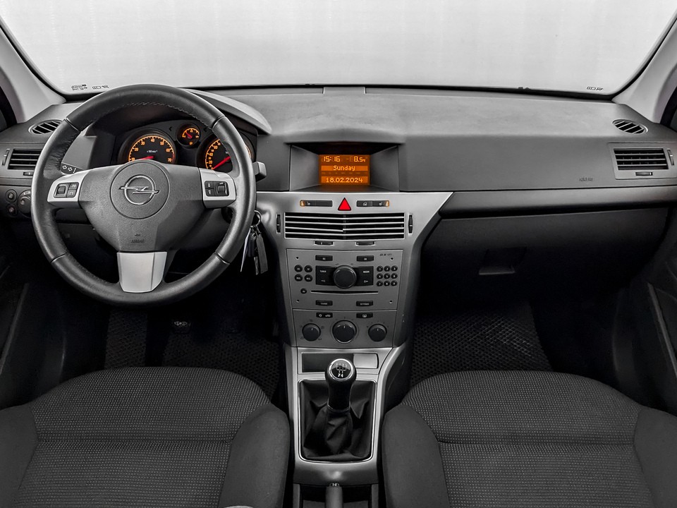 Opel Astra Серебристый, 2013, 64 227 км