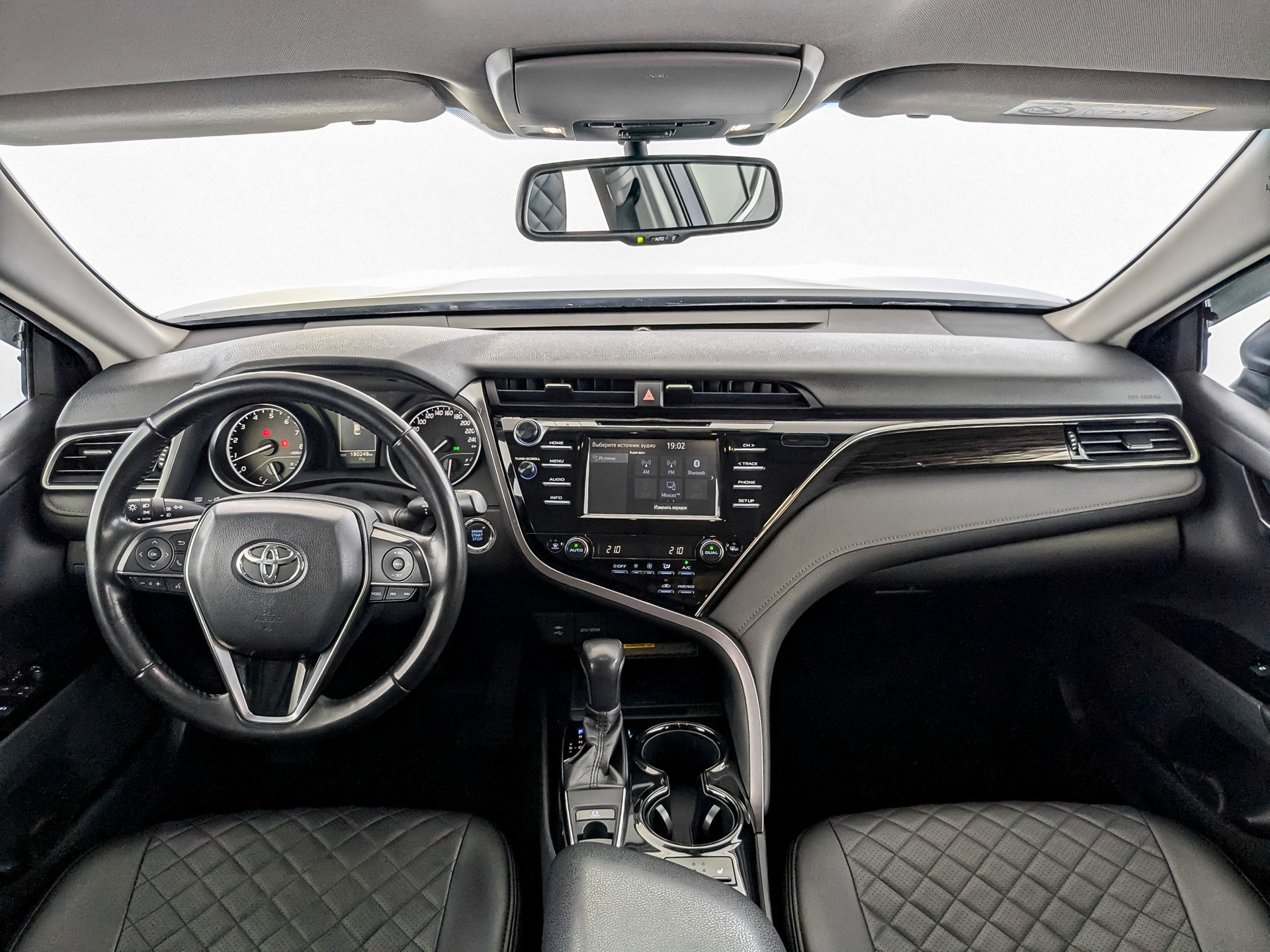 Toyota Camry Черный, 2019, 180 248 км