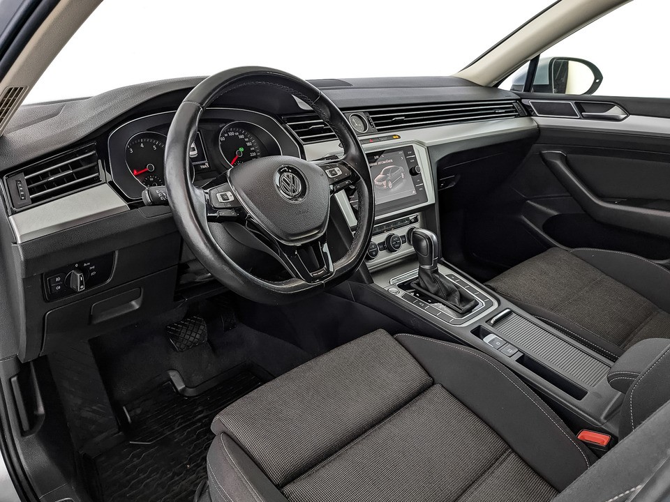 Volkswagen Passat Серебряный, 2018, 146 846 км