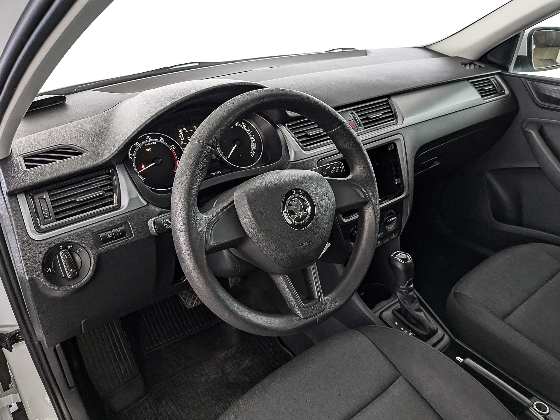 Skoda Rapid Белый, 2019, 87 256 км