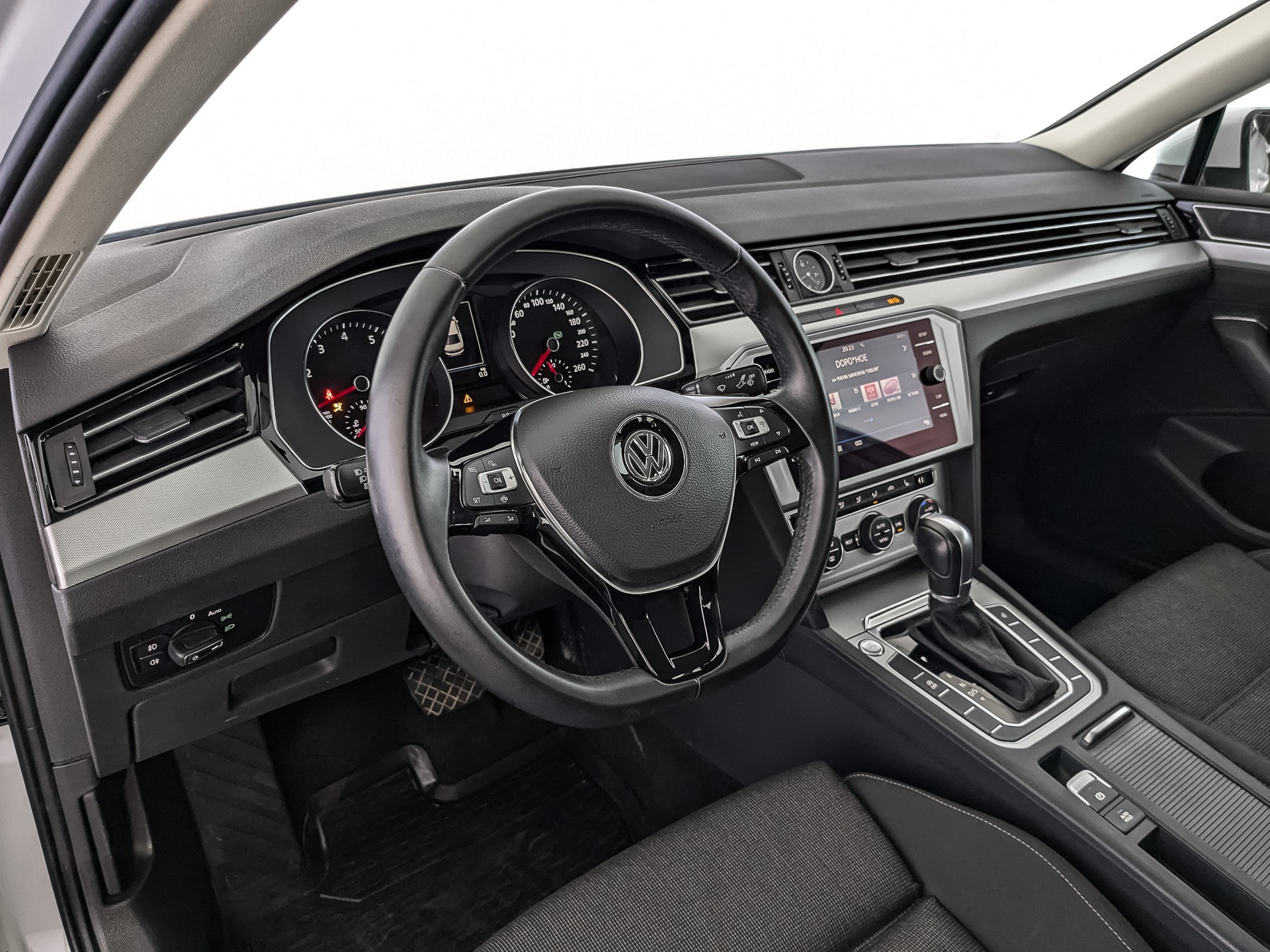 Volkswagen Passat Белый, 2019, 35 652 км