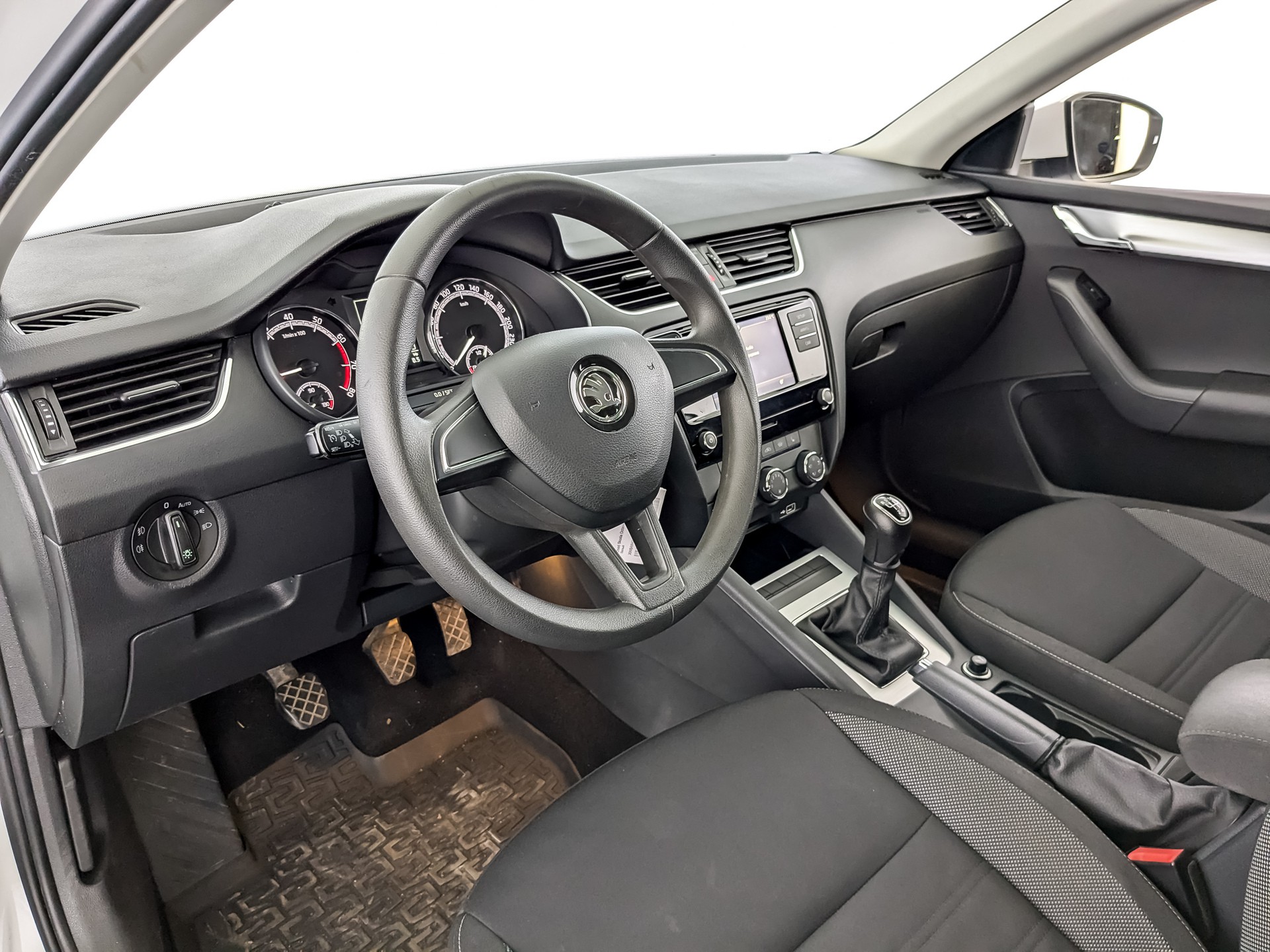 Skoda Octavia Белый, 2019, 114 137 км