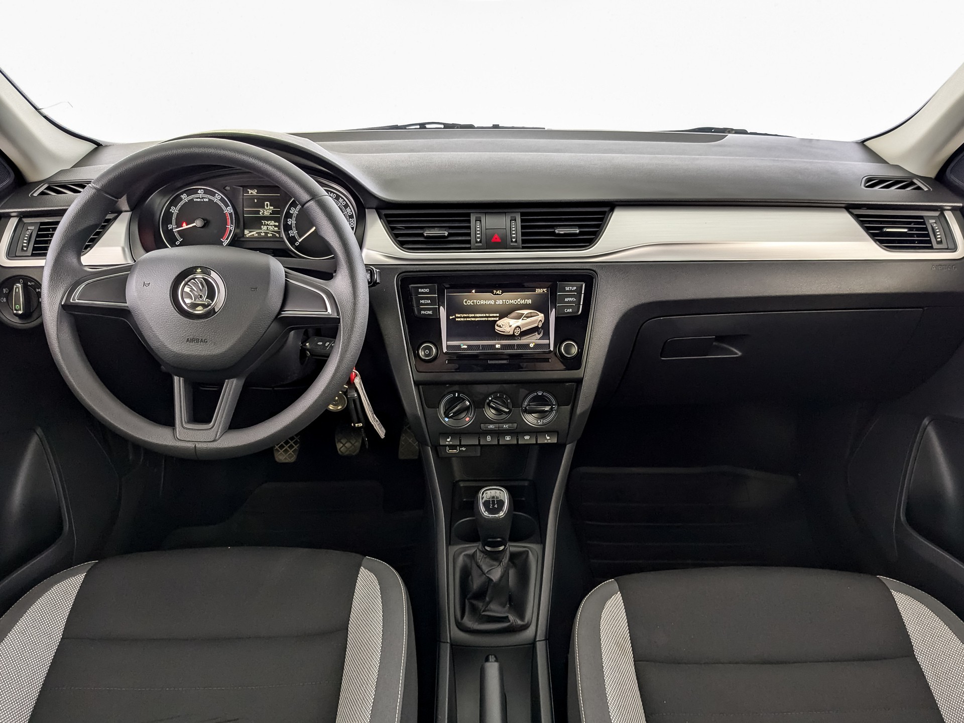 Skoda Rapid Белый, 2019, 58 787 км