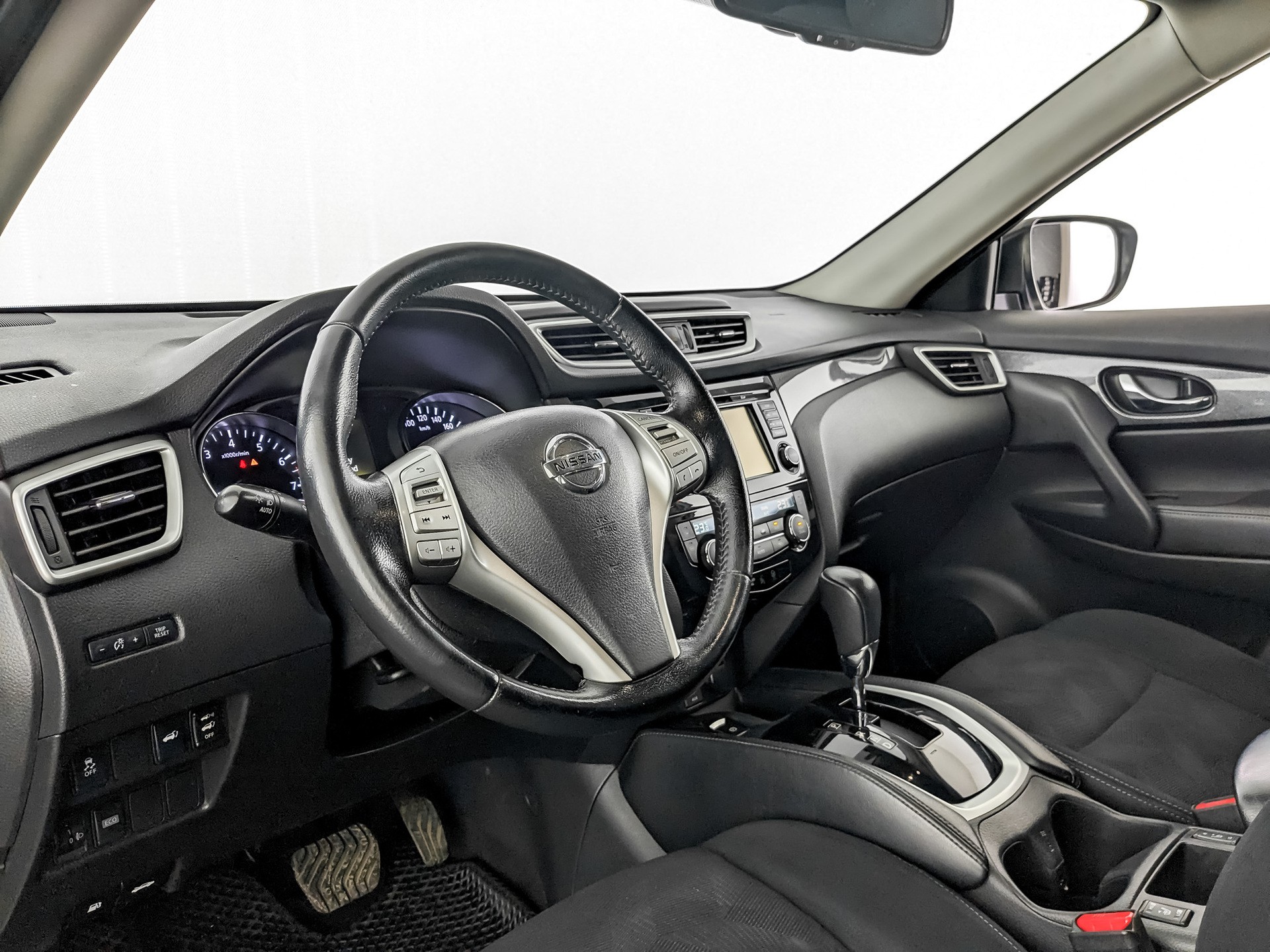 Nissan X-Trail серый, 2017, 119 570 км