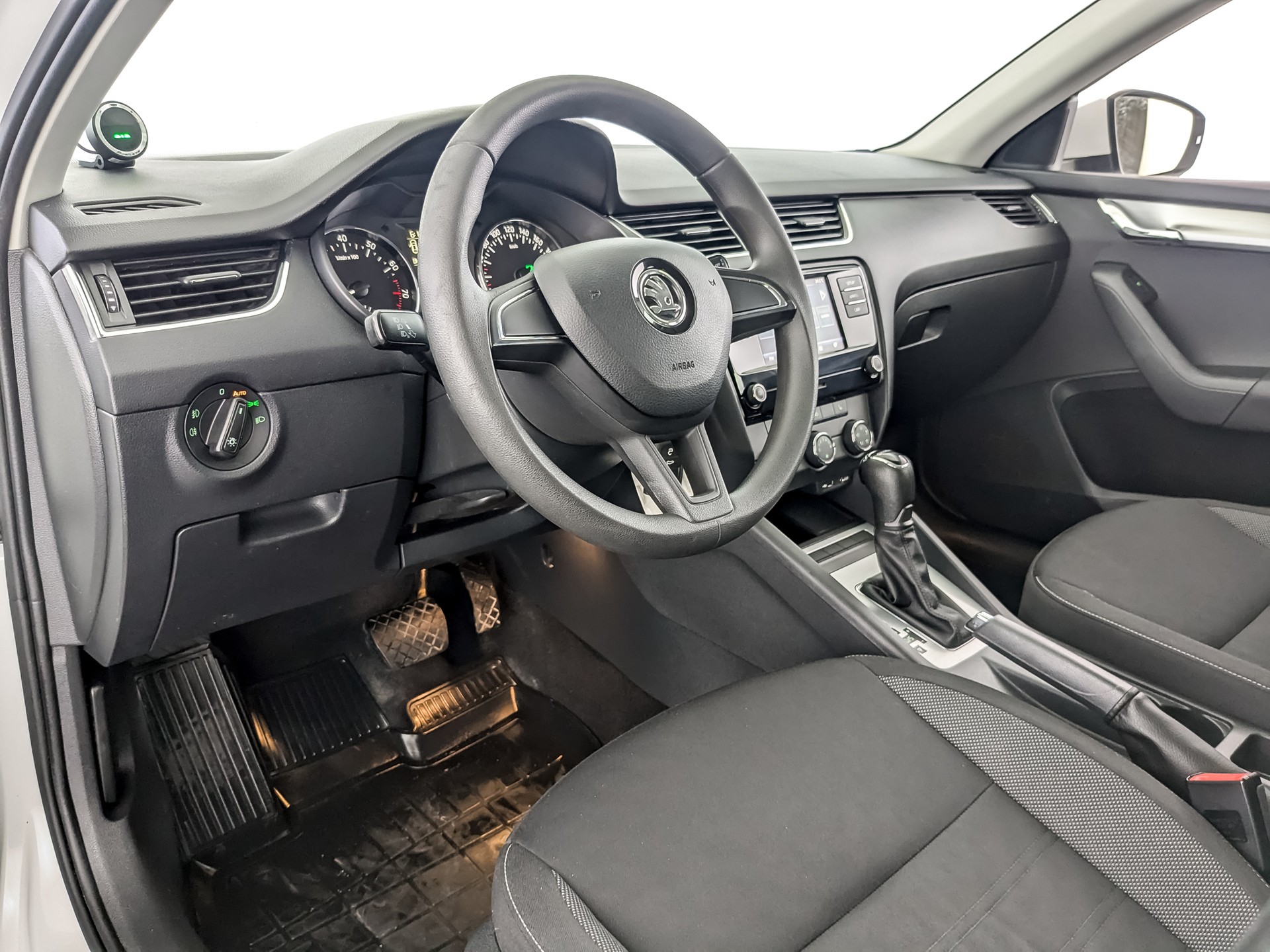 Skoda Octavia Белый, 2017, 140 461 км