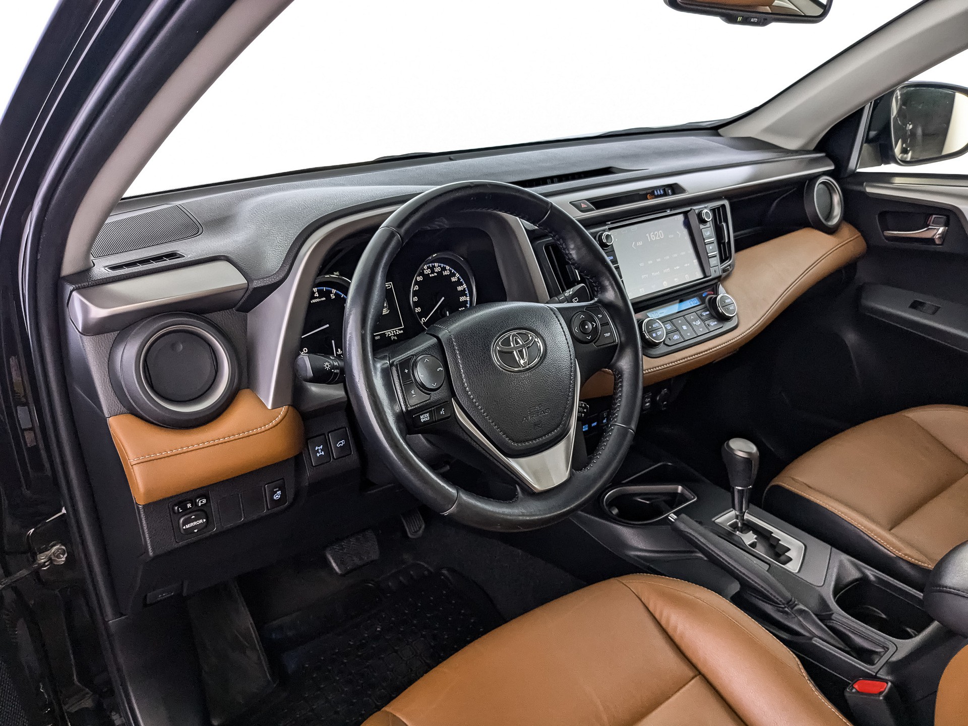 Toyota RAV4 Черный, 2017, 75 207 км