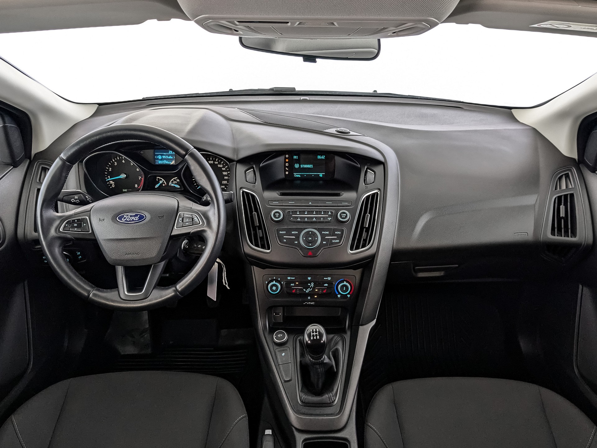 Ford Focus белый, 2018, 57 261 км