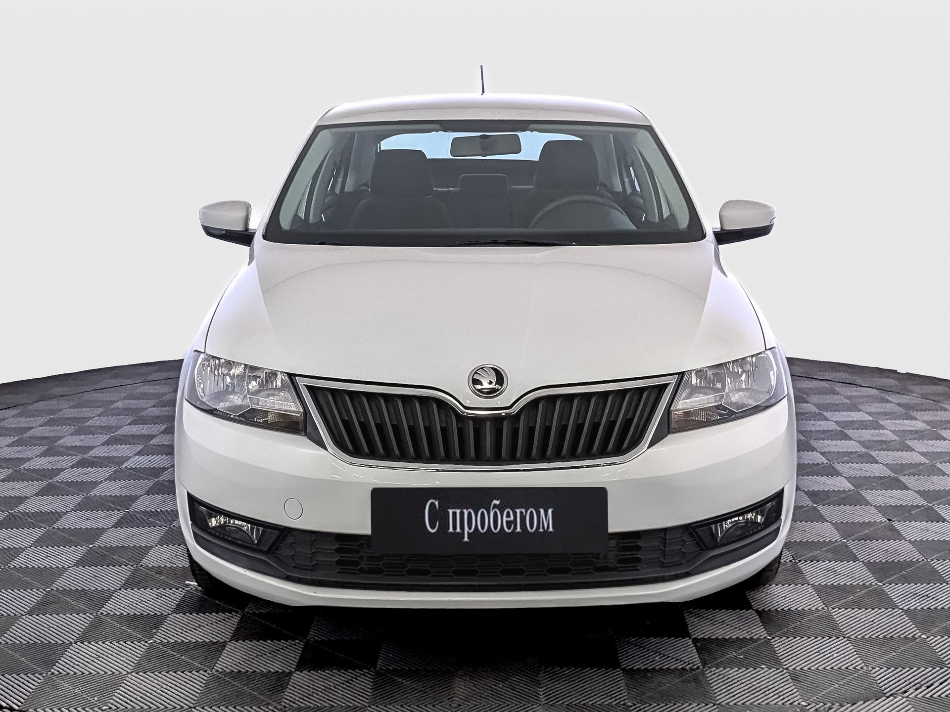 Skoda Rapid Белый, 2019, 33 818 км