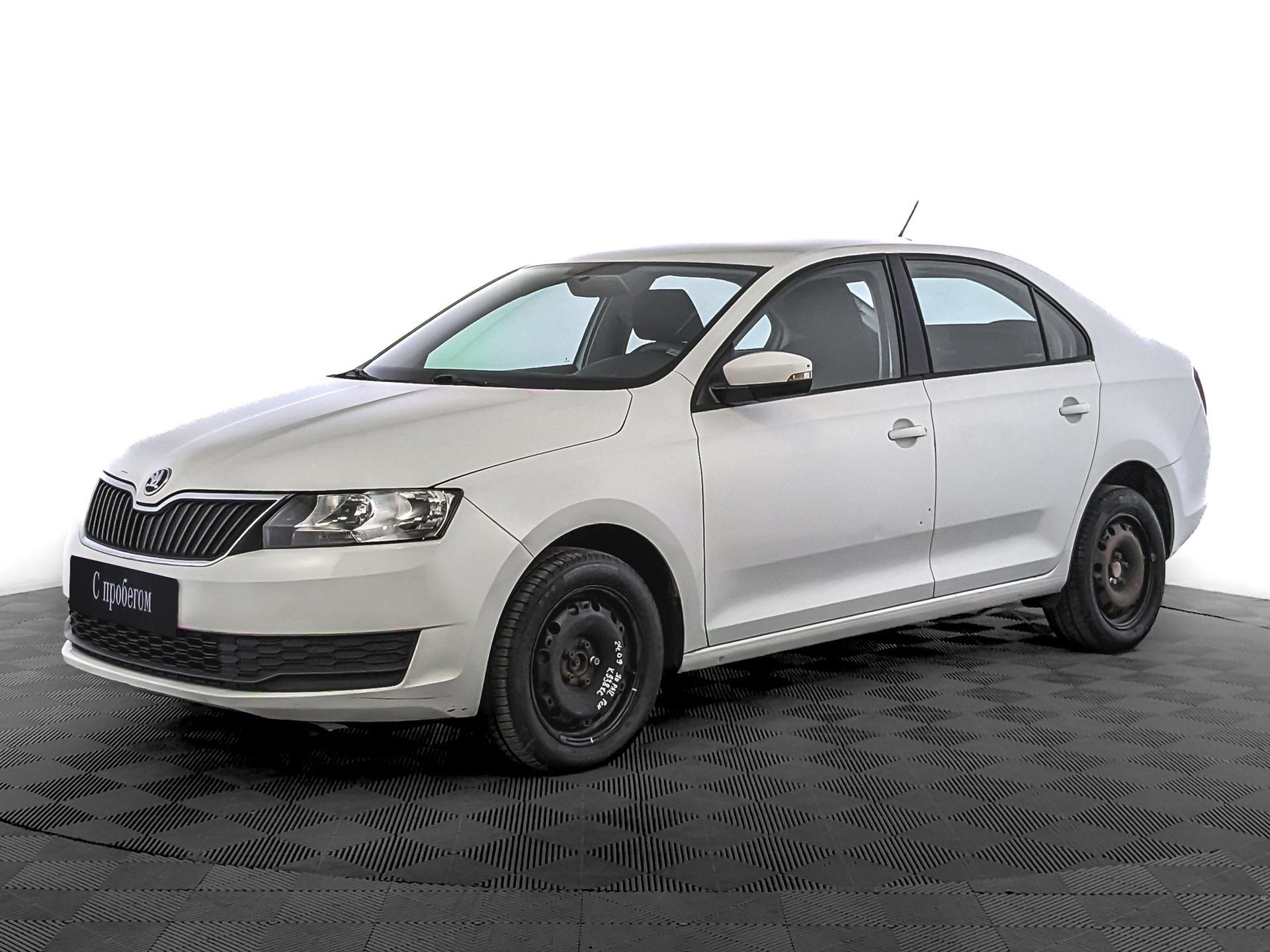 Skoda Rapid Белый, 2019, 87 380 км