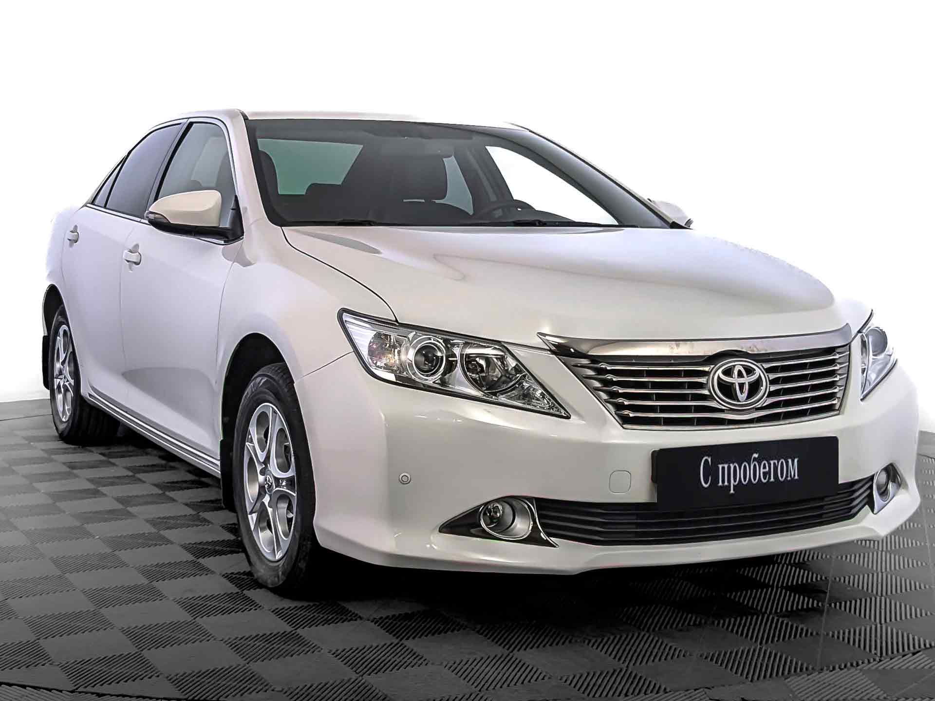 Toyota Camry Белый, 2014, 56 794 км