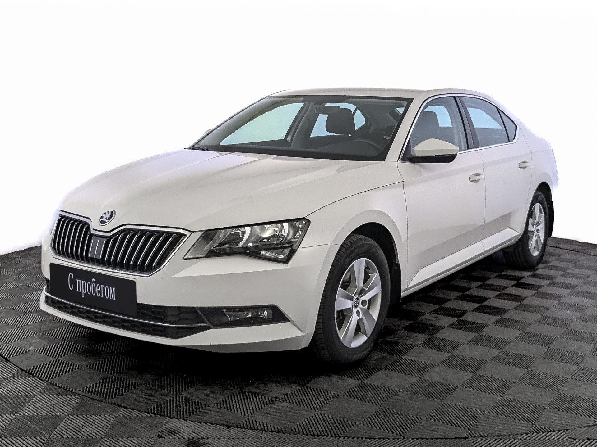 Skoda Superb белый, 2017, 50 707 км