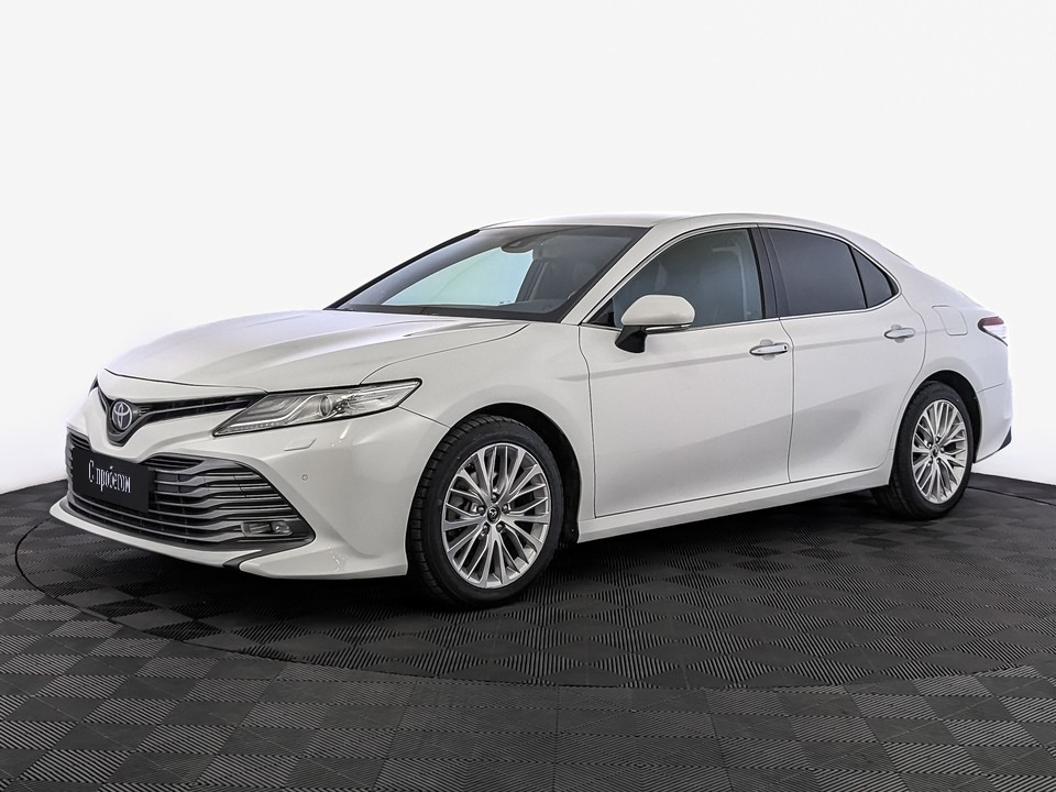 Toyota Camry Белый, 2018, 118 360 км