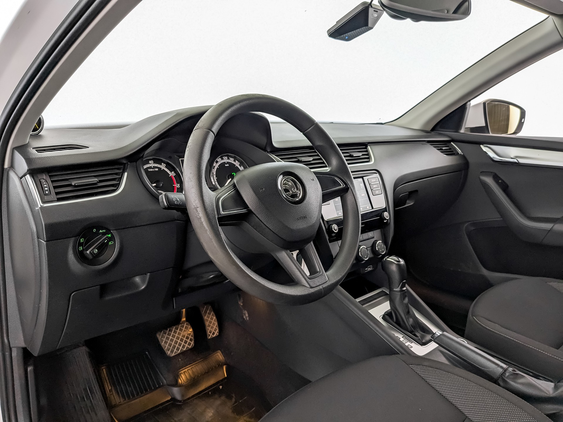 Skoda Octavia Белый, 2018, 107 473 км