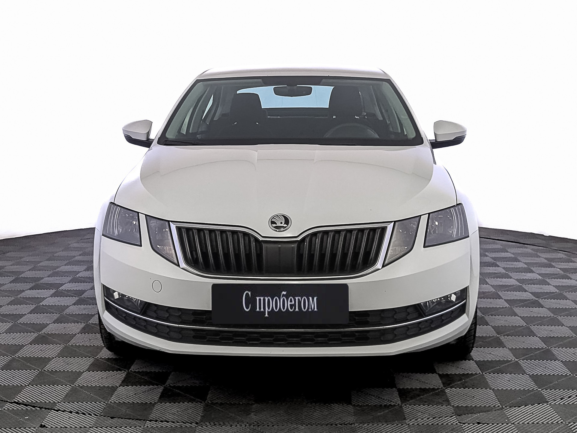 Skoda Octavia Белый, 2018, 130 856 км