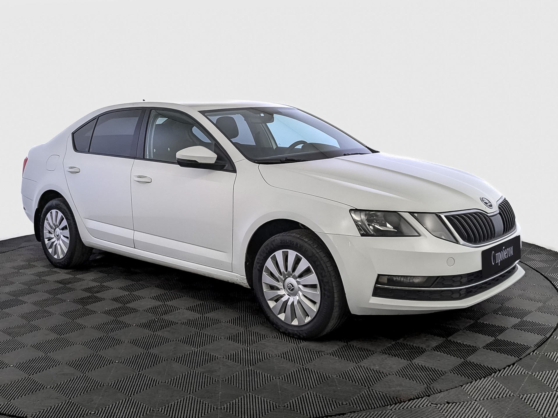 Skoda Octavia Белый, 2017, 132 168 км