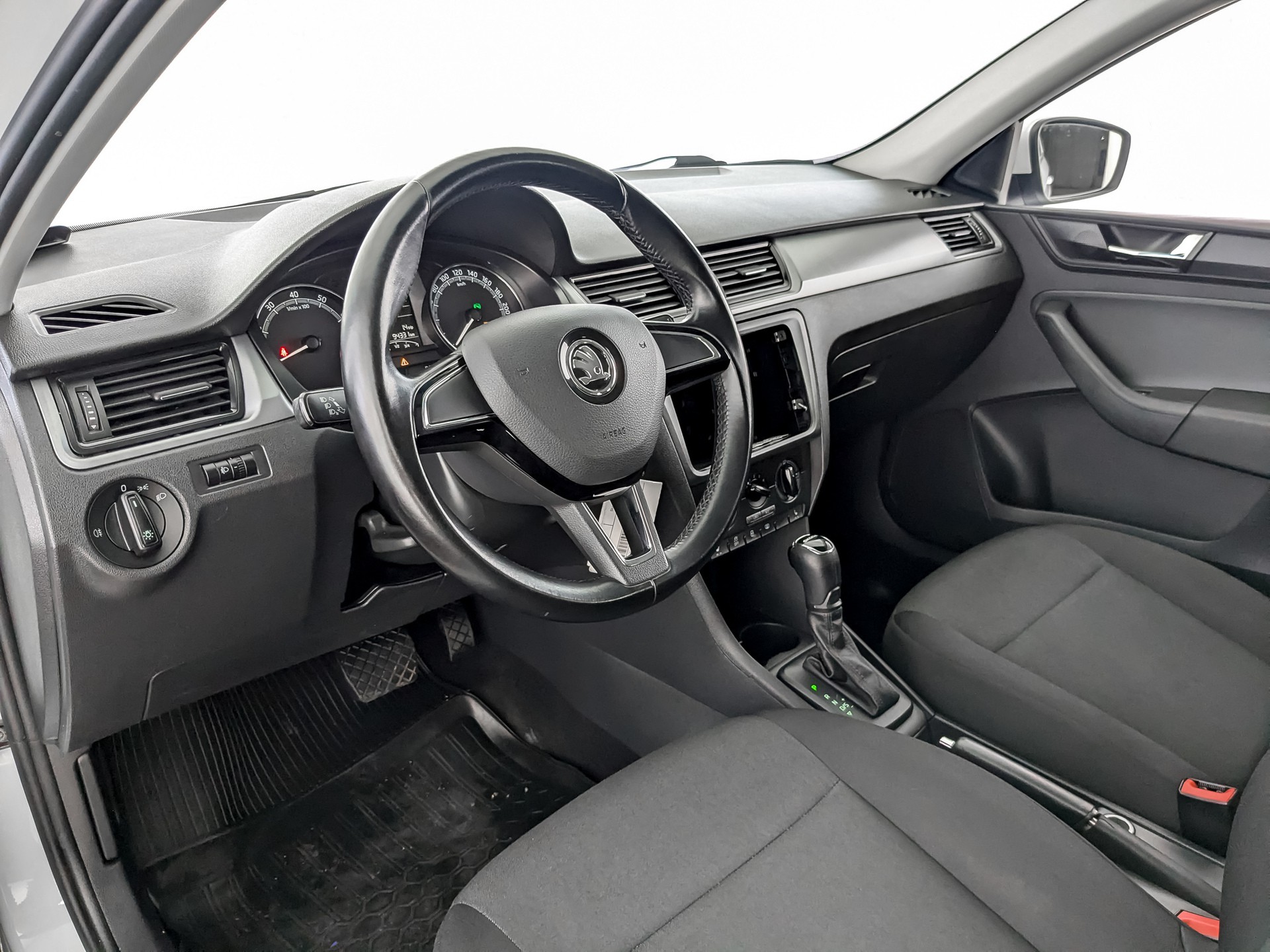 Skoda Rapid Белый, 2019, 94 322 км