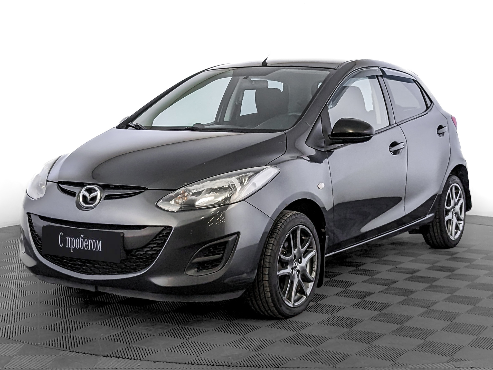 Mazda 2 Белый, 2013, 80 603 км