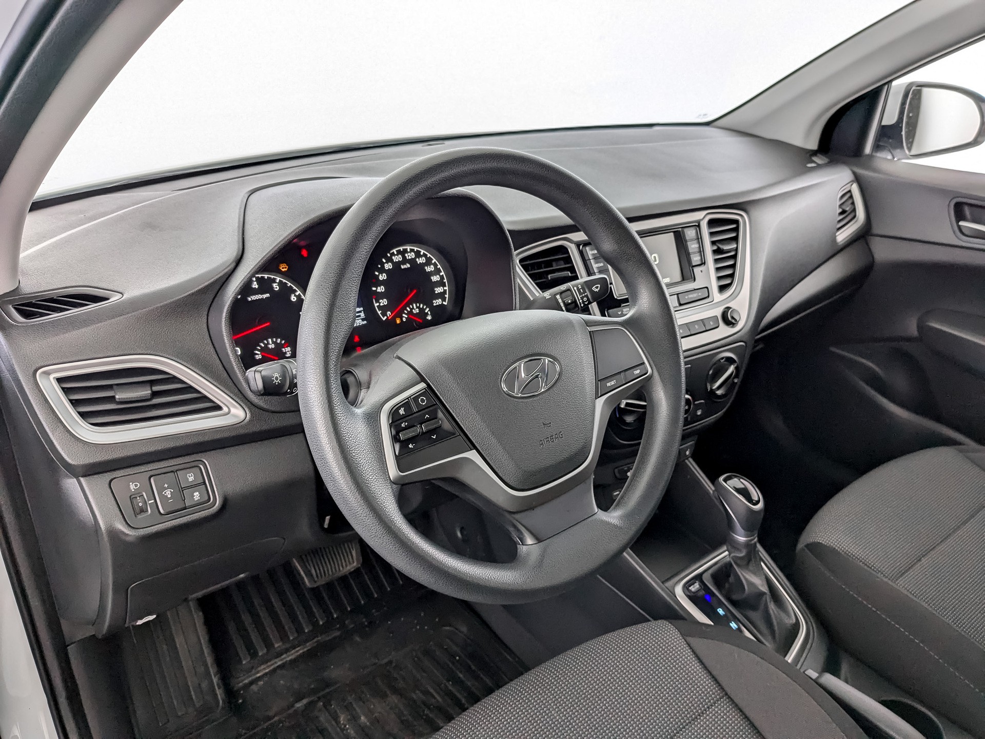 Hyundai Solaris Белый, 2019, 55 935 км